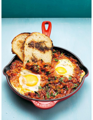 Un recorrido por el mundo y más de 115 recetas sencillas de elaborar con un gran protagonista: el huevo.